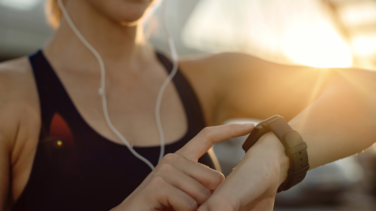 Do Fitness Trackers Actually Improve Performance? Garmin, WHOOP, Oura & Apple Watch Explained