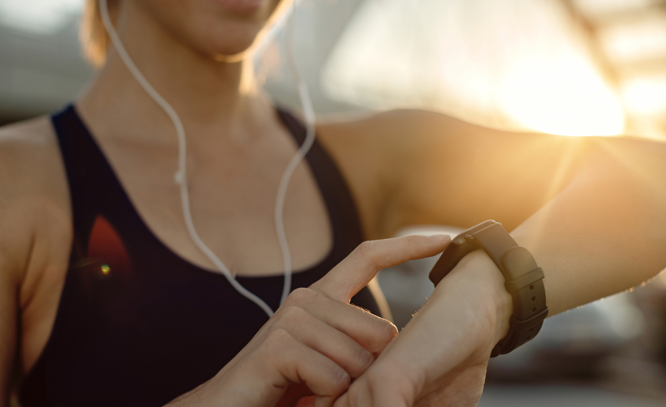 Do Fitness Trackers Actually Improve Performance? Garmin, WHOOP, Oura & Apple Watch Explained